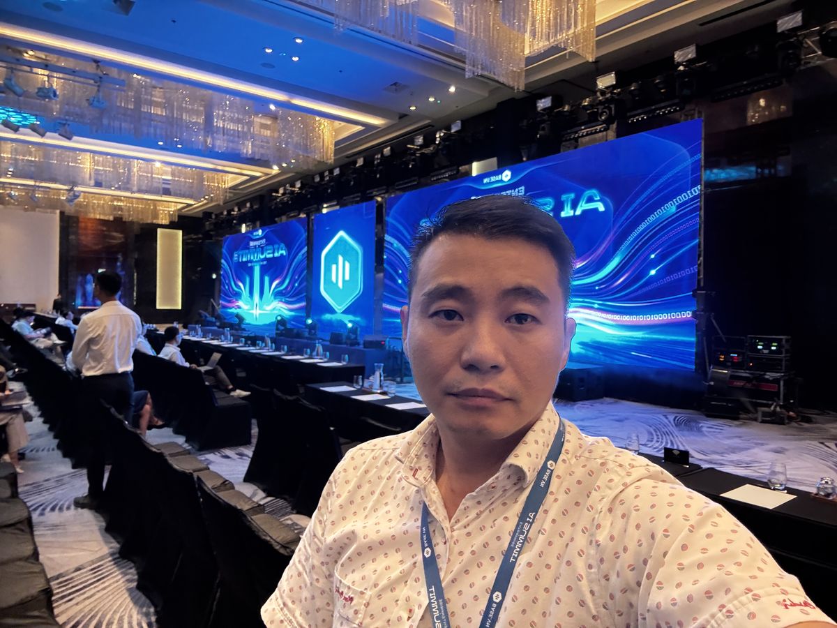 Trịnh Minh Hùng tại hội trường Enterprise AI Summit 2026